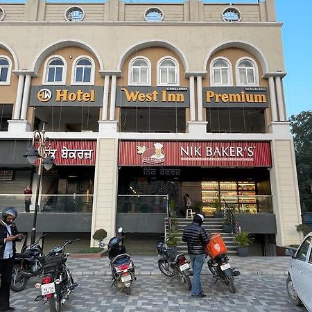 Hotel West Inn Premium Kharar Экстерьер фото