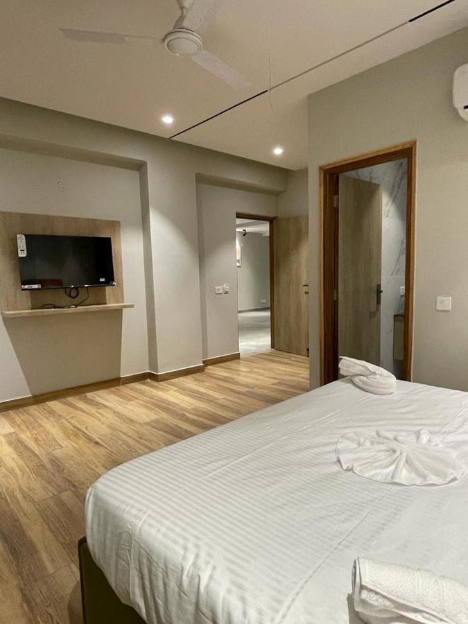 Hotel West Inn Premium Kharar Экстерьер фото