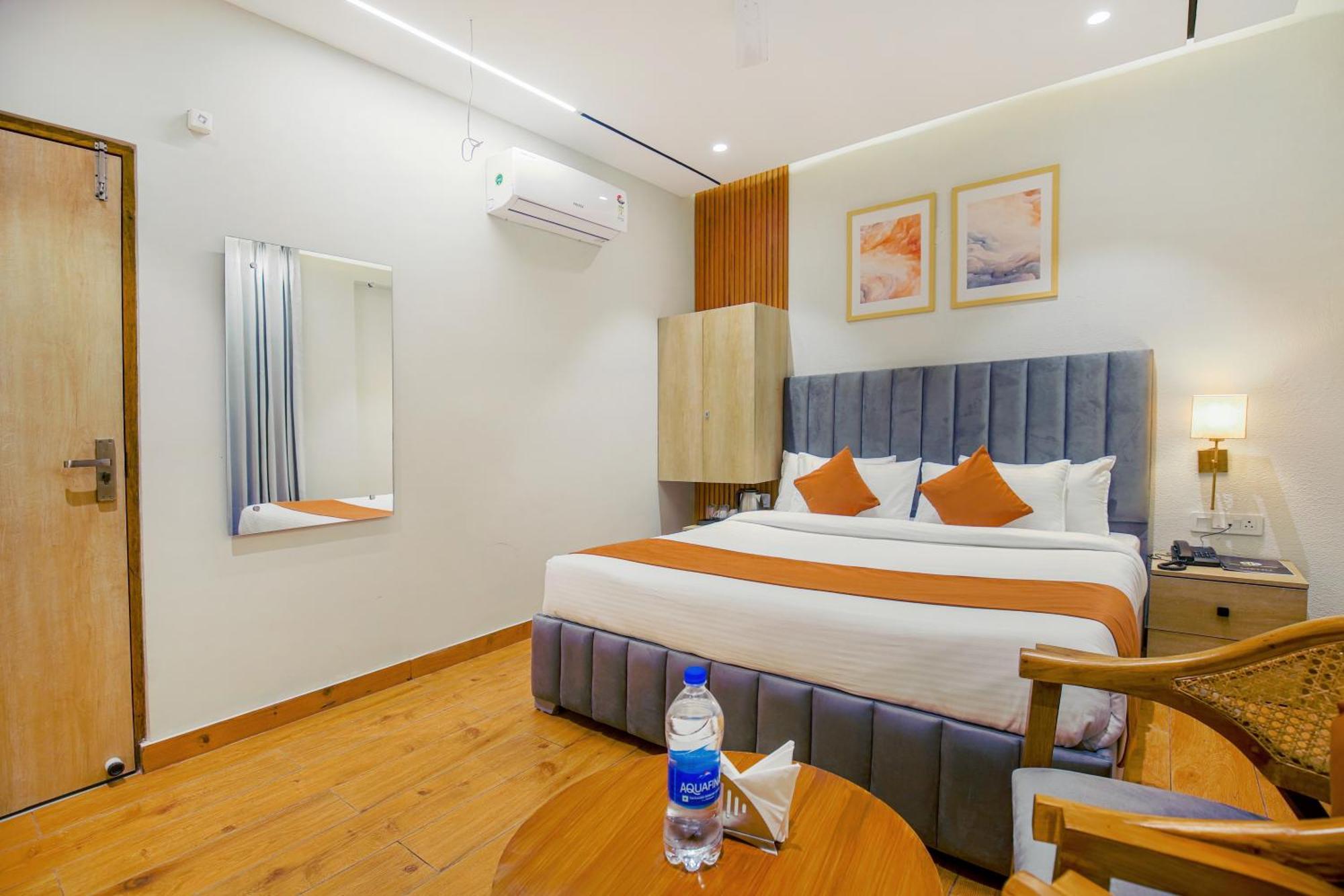 Hotel West Inn Premium Kharar Экстерьер фото