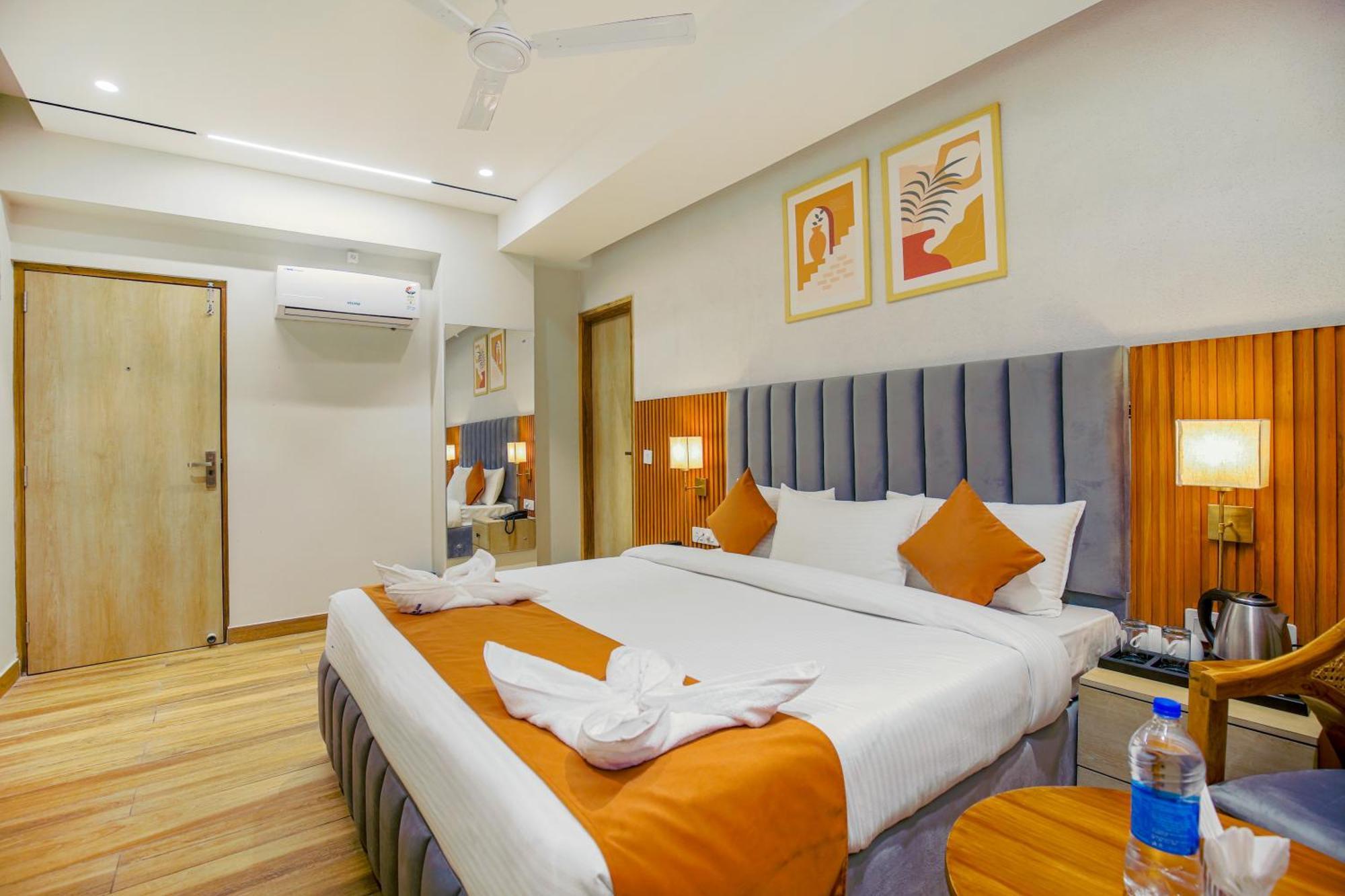 Hotel West Inn Premium Kharar Экстерьер фото