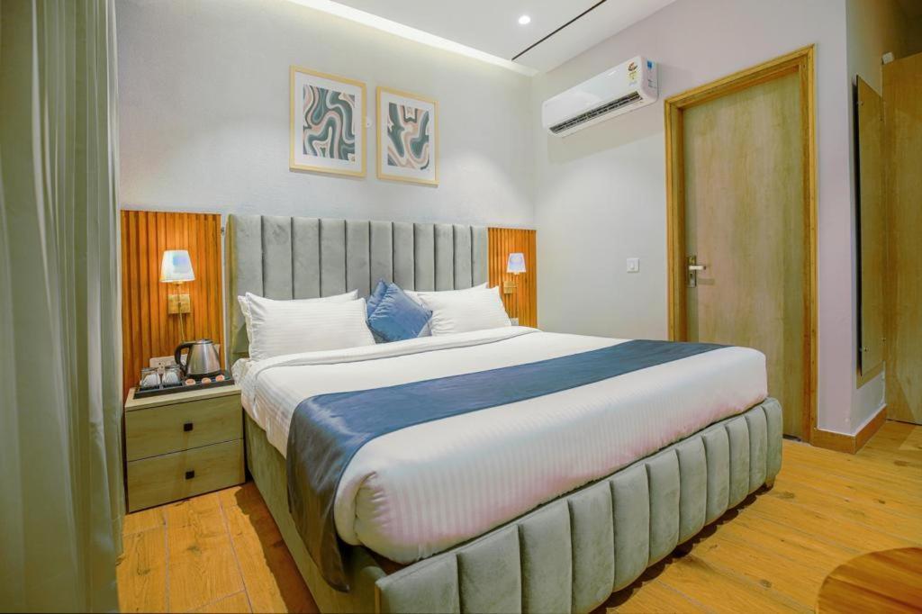 Hotel West Inn Premium Kharar Экстерьер фото